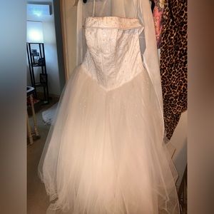 Size 16 women’s wedding dress